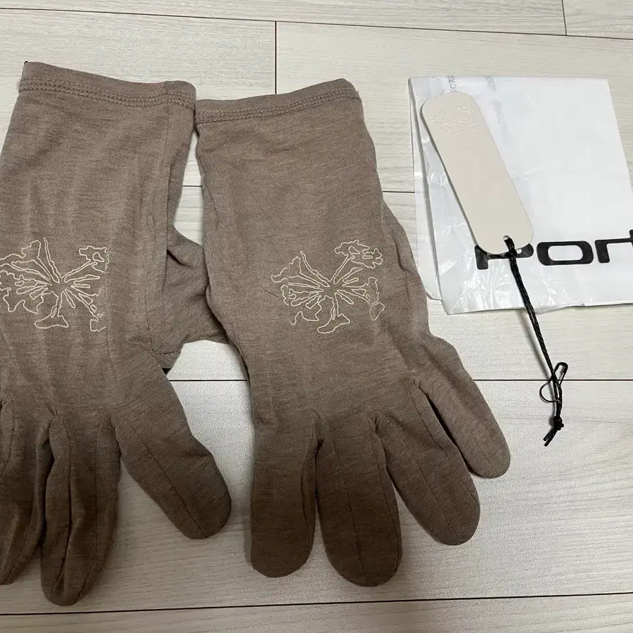 UVU running gloves L/XL new product on Bunjang Global Site.
