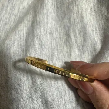 DANIEL WELLINGTON 골드 뱅글