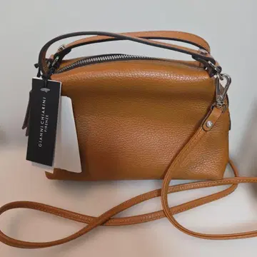 새상품 GIANNI CHIARINI 브라운 숄더백
