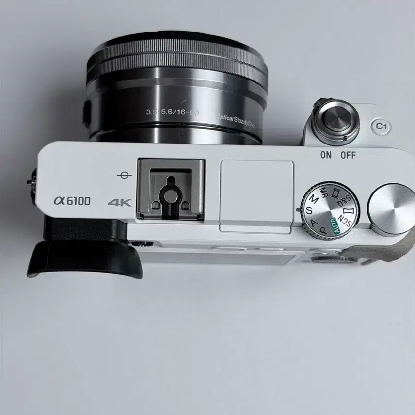 소니 A6100 화이트 16-50mm 렌즈