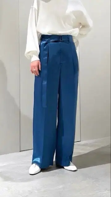 스터닝 루어 벨티드 스트레이트 팬츠 사이즈 2