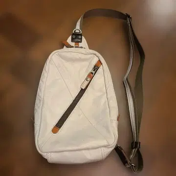 DOUBLES 가죽제품 바디 백