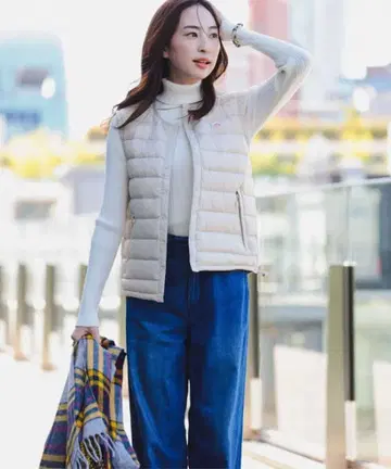 단톤 이너다운 크루넥 베스트