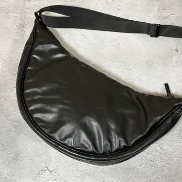 archive 00s y2k leather shoulder bag 초승달