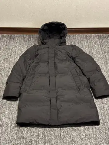 유니클로 심리스 다운 코트 남성용