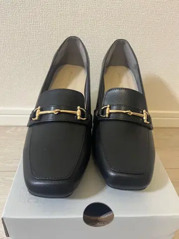 오리엔탈 트래픽 펌프스 블랙 37