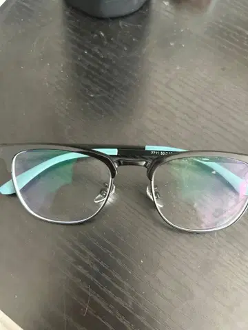 블랙 라이트 블루 사각형 안경