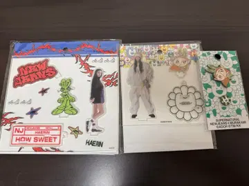 NEWJEANS 해린 아크릴 스탠드 2종, 핀 배지