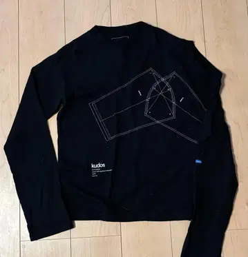 KUDOS 쿠도스 비대칭 티셔츠 블랙 남성용 여성용