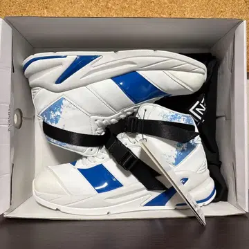 가면라이더 이터널 스니커즈