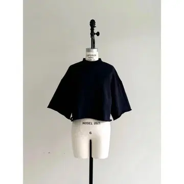 soyy. Urake Cropped Tee 블랙 manonfripes