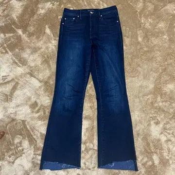 MOTHER 25 다크 블루 스트레이트 데님 컷 아웃