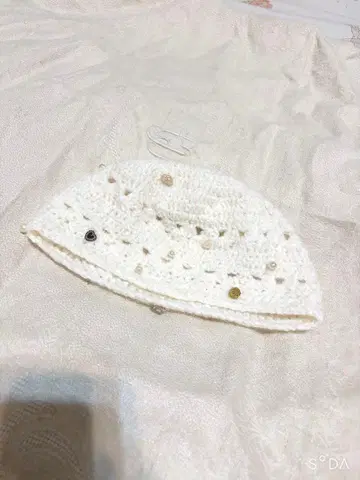 화이트 니트 베레모 펄 비즈