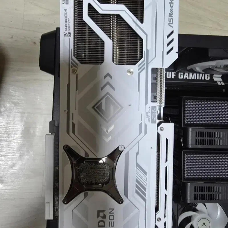 ASRock 스틸레전드 9070xt 16gb 화이트 풀박스