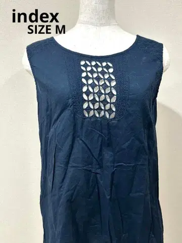 index 인덱스 M 블라우스 네이비 슬리브리스 자수 컷워크 여름