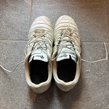 ATHLETA 축구화 화이트