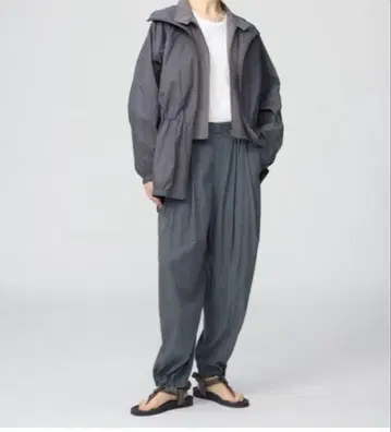 UNIQLO UNIQLO U 개더 팬츠 S 사이즈 다크 그레이