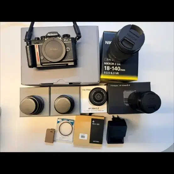 니콘 Z fc 카메라 + 렌즈 여러 개 세트 판매합니다.