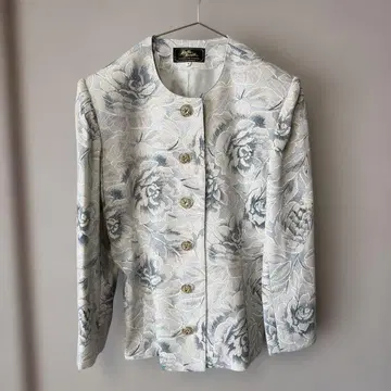 꽃무늬 자켓 어깨 패드 있음