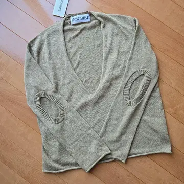 INSCRIRE 베이지 V넥 니트