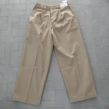 유니클로 여성용 턱 와이드 팬츠 치노 팬츠 M 베이지 새상품 미사용