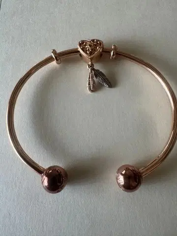 PANDORA 오픈 뱅글 팔찌 로즈 골드 참 포함