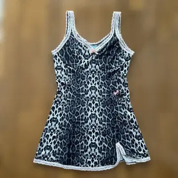 OMIGHTY 레오파드 무늬 슬리브리스 미니 원피스