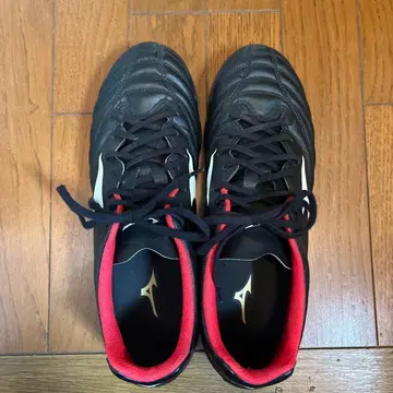 미즈노 축구화 블랙/빨간색