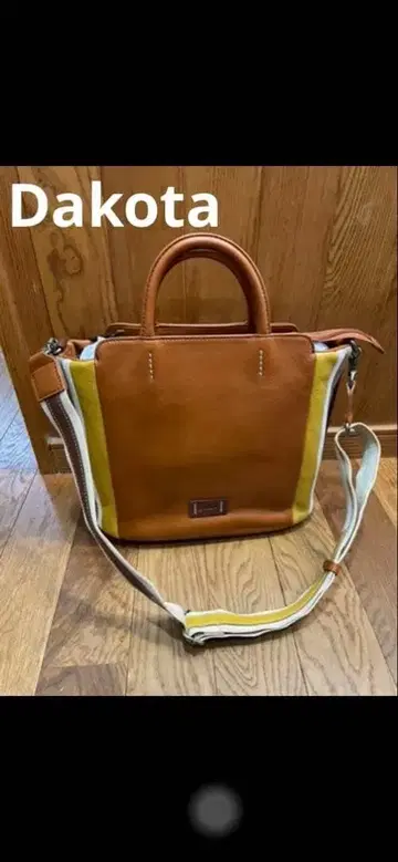 Dakota 가죽 숄더백 새상품