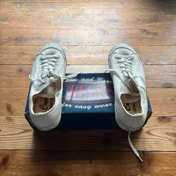 Creeks 화이트 스니커즈