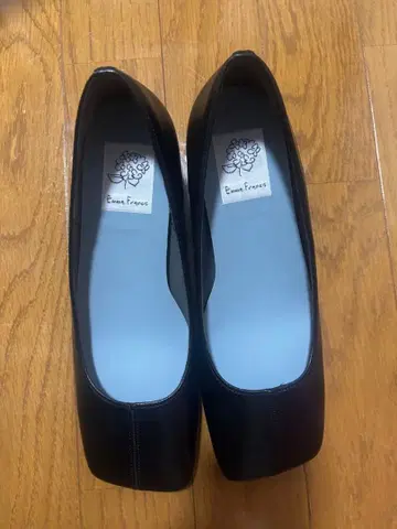 엠마 프란시스 오블리크 투 힐 펌프스 블랙 23cm