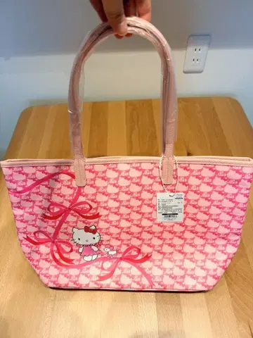 산리오 Hellokitty 토트백 (태국 여행 구매 미사용 새상품)
