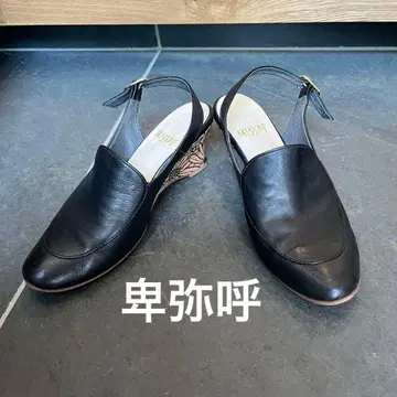 [새상품급] 히미코 통굽 샌들 꽃무늬 자수