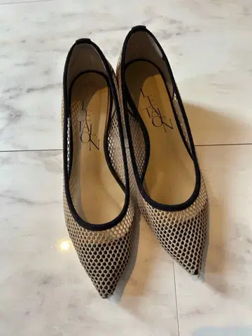 르 탈론 펌프스