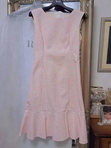 Rene 슬리브리스 무릎 기장 원피스 34