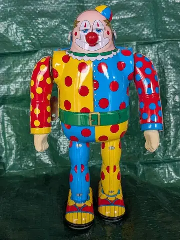 컬러풀한 크라운형 로봇