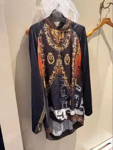 share spirit 스카잔 25SS HYDE 착용