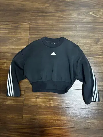 adidas 크롭 저지 맨투맨 블랙