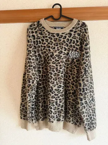레오파드 무늬 오버 사이즈 스웨터 MOBB