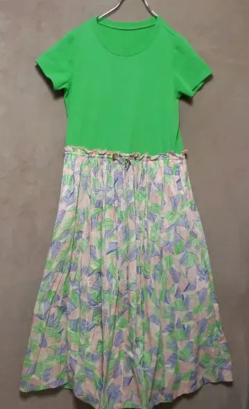 도스 디오사스 리조트 원피스 그린 컬러 기하학 패턴 화려함