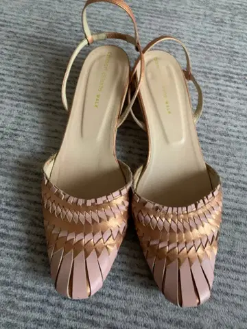 새상품급 츠모리치사토 워크 메쉬 펌프스 24