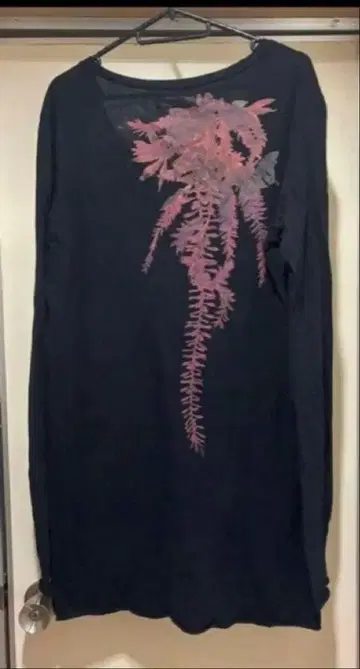 hyde 착용 if YINGYANG 백 프린트 티셔츠 라르크