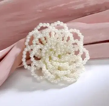 이탈리아 구매 화이트 펄 로제트 브로치 장미 매듭 럭셔리 새상품