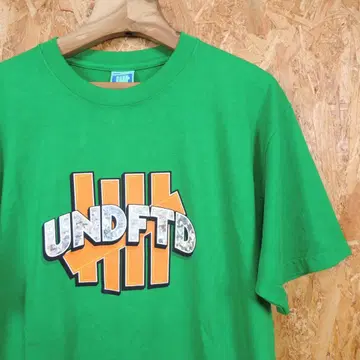 UNDEFEATED USA 언디피티드 T셔츠 M 사이즈 새상품급