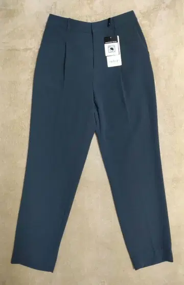 INDIVI 인디비 에포트리스 턱 테이퍼드 팬츠 미사용 새상품