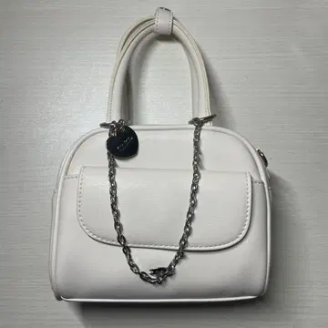 [ 완판템 ] Chico 참 포함 플랩 미니 보스턴 백 2WAY 아이보리