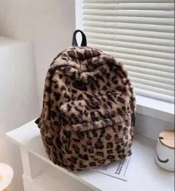 레오파드 무늬 퍼 백팩