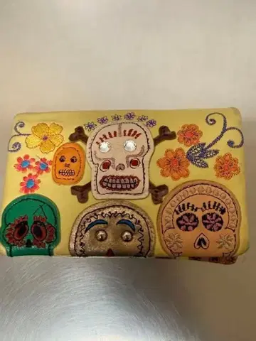 츠모리치사토 레어 스컬 이단 접이식 지갑 가마구치