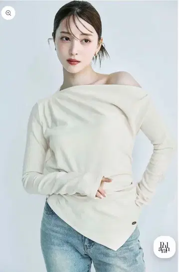 폴로 비대칭 드레이프 롱 슬리브 상의