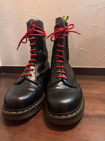 블랙 하이컷 부츠 빨간색 신발끈